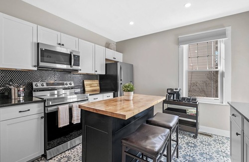 Roslindale House | 5 Bed 3 bath Boston Condo