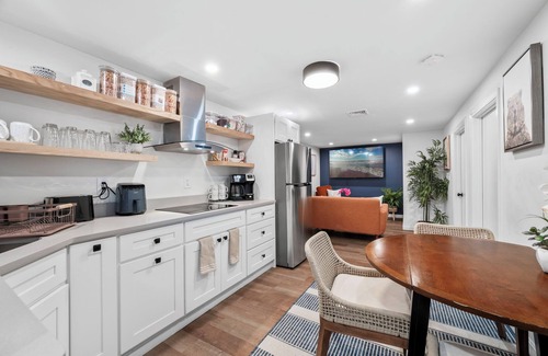 Roslindale House | 5 Bed 3 bath Boston Condo