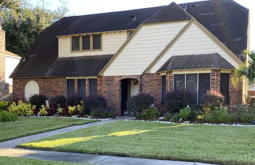 Taylor Lake Village House | 5 Bed 3 bath house in a quiet neighborhood.
