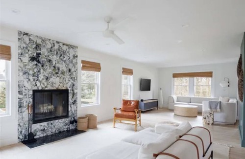 Southold House | 5 bed, 4.5 bath home on 1.24 acres w/pool