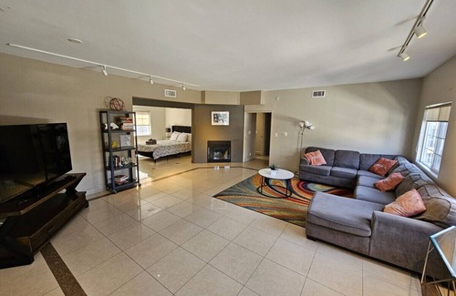 Beverly Grove Apartment | 5 Bed 4 bath A+ Spacious Beverly Hills/WeHo Home!