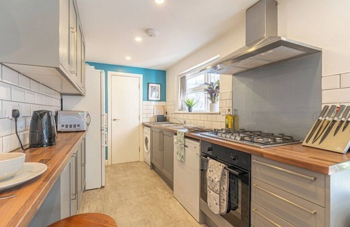 Coventry House | 5 bed/5ensuite house with garden and parking