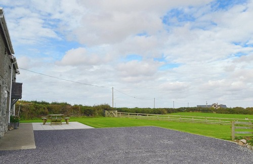 Garn Fadryn Cottage | 5 bedroom accommodation in Llangwnnadl near Pwllheli