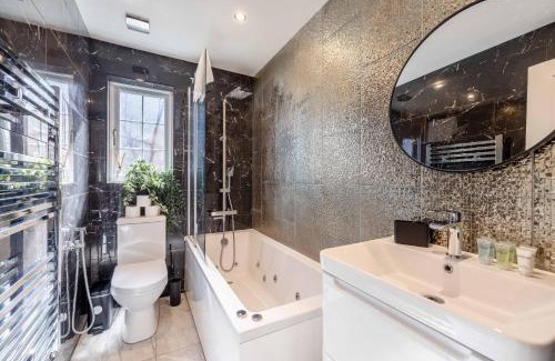 Datchet House | 5 Bed Home in Datchet with Garden & Parking