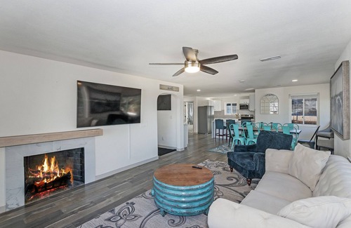 Applewood Villages House | 5 Bed Home on Awesome Park - Food and Starbucks close by!