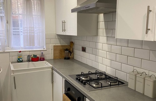 Kennington House | 5 Bed House - Sleeps 10 - Pets - Parking - Wifi