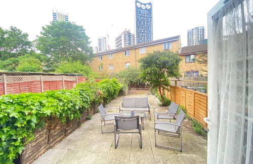 Kennington House | 5 Bed House - Sleeps 10 - Pets - Parking - Wifi