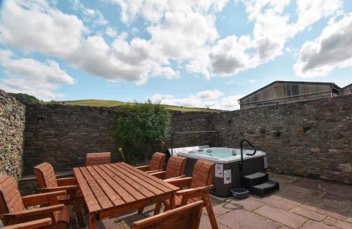 Brecon House | 5 Bed in Brecon 90660