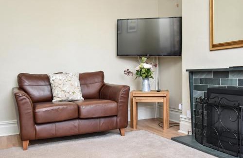 Keswick House | 5 Bed in Keswick SZ291