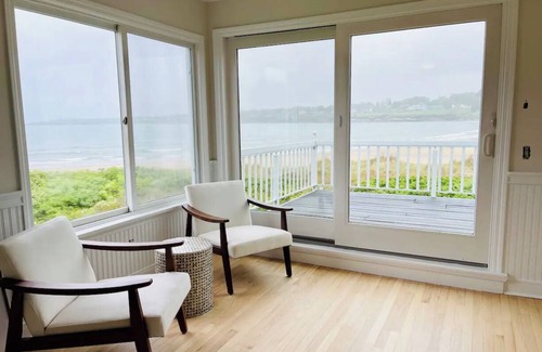 Bonnet Shores House | 5-bed Waterfront Beach house with DIRECT access to Private Kelly Beach in Bonnet