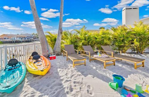 Spring Hill House | 5 Bed3bath waterfront pool home with full gym, office, and heated pool!