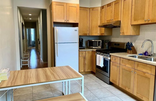 South of Market Condo | 5 bedrm & 3 bath in Centrally located house in SF's SOMA district walking distance to Civic Center