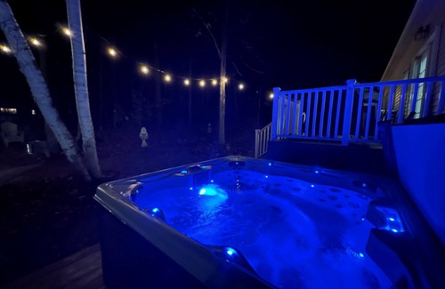 Lake Leelanau House | 5 bedrm 5.5 ba home-wooded setting-Lake Leelanau-Air-Pet ok-Hot Tub