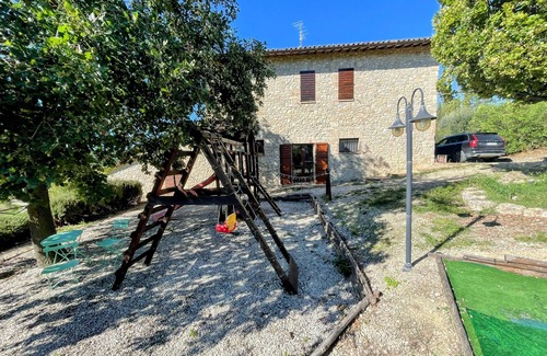 Todi House | 5 bedrms/5 bathrms/1 stg-dng rm/1 kitchn-diner/Exc pool + 20 hectares of land