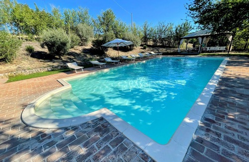 Todi House | 5 bedrms/5 bathrms/1 stg-dng rm/1 kitchn-diner/Exc pool + 20 hectares of land