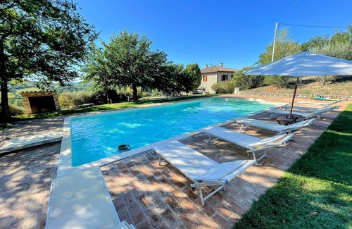 Todi House | 5 bedrms/5 bathrms/1 stg-dng rm/1 kitchn-diner/Exc pool + 20 hectares of land