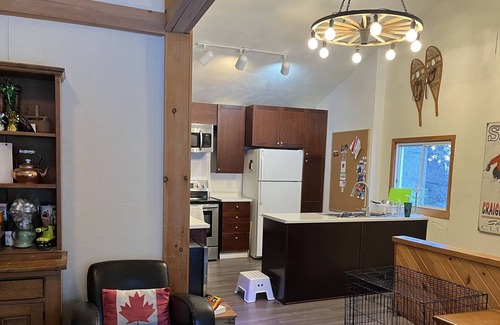 Craigleith Cabin | 5-Bedroom Open Concept Cabin in Heart of Blue Mountains