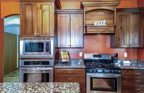 Green Springs House | 5 Bedrooms with Heated Private Pool, Last minute rates are posted!