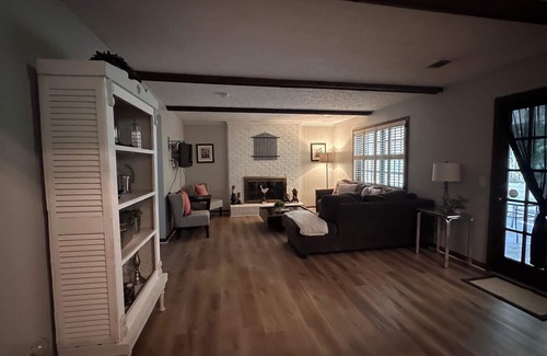 East Cobb House | 5 Bedroom 2.5 Bath Home In East Cobb and minutes to Truist Park and the Battery