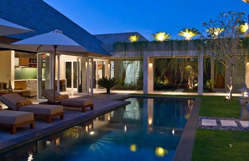 Batubelig Villa | 5 Bedroom, 250 meter from beach, Staffed property. Stress Free!
