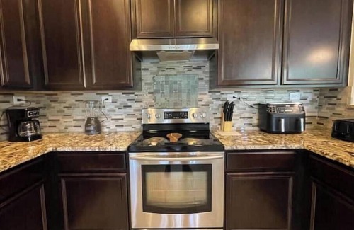 Far North Central House | 5 bedroom 281/Evans Gated Game Area & pool table