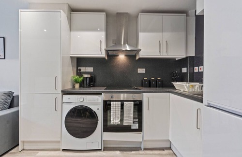 Banbury House | 5 Bedroom 3 Bathroom House Free Parking WiFi