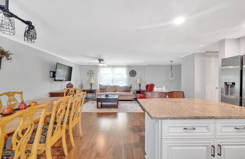 Charlotte House | 5 Bedroom 3 Full Bath 6 Bed Sleep 13