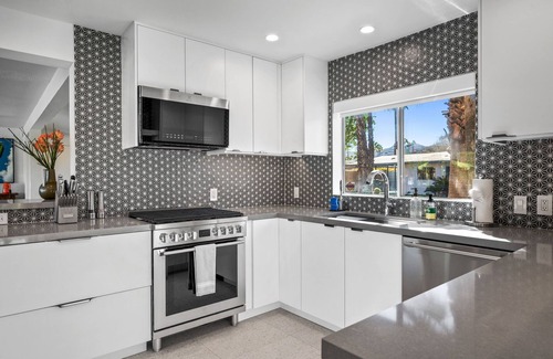 Tahquitz River Estates House | 5 Bedroom/4 Bath South Palm Springs Resort Like! 2 outdoor fire features.