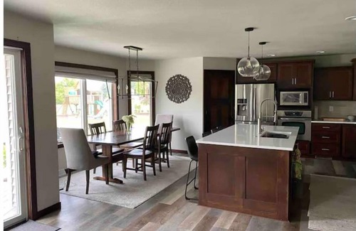 Oshkosh House | 5 bedroom/4 bath spacious EAA event home