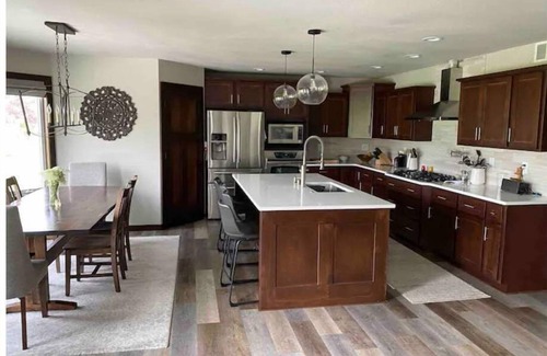 Oshkosh House | 5 bedroom/4 bath spacious EAA event home