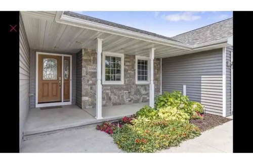 Oshkosh House | 5 bedroom/4 bath spacious EAA event home