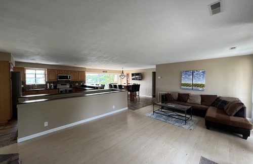 Lake Ozark House | 5 Bedroom, 4000 Sqft House Walking Distance To H Toad and Shady Gators