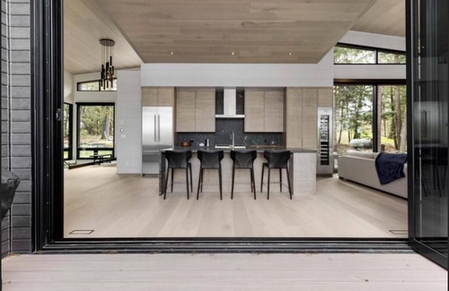 Seguin Cottage | 5 bedroom 5 bath Brand New Build on Lake Joseph
