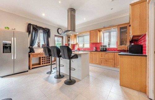 Ammanford Cottage | 5 bedroom accommodation in Garnant, near Ammanford