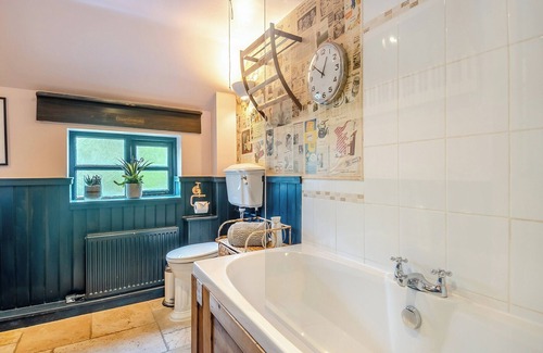 Blofield Cottage | 5 bedroom accommodation in Blofield