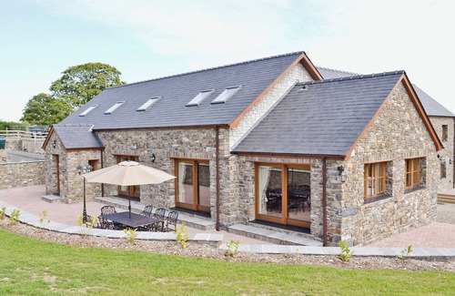 Felinfach Cottage | 5 bedroom accommodation in Mydroilyn, near Aberaeron