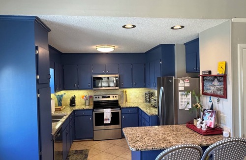 Ocean Isle Beach Cottage | 5 Bedroom Canal Cottage - 2 Min Walk To Beach Access - Boat Dock, Hot Tub, Kayak
