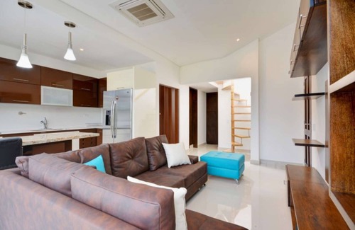 Castilla Apartment | 5 Bedroom Combo PH 3 Bedroom roof top Hot tub Lleras and a 2 Bedroom 2 floors below.