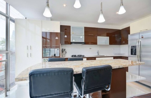 Castilla Apartment | 5 Bedroom Combo PH 3 Bedroom roof top Hot tub Lleras and a 2 Bedroom 2 floors below.