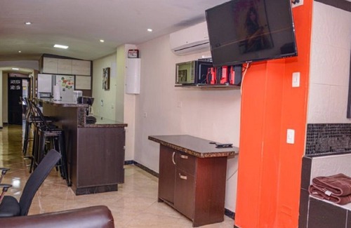 Astorga House | 5 Bedroom Combo that DO connect two hot tubs AC Lleras area