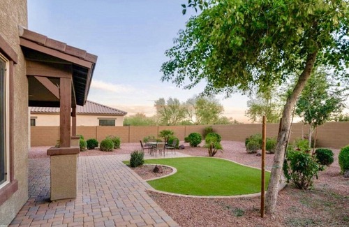 Palm Valley House | 5+ bedroom Executive Desert Retreat - perfect for longer stays!