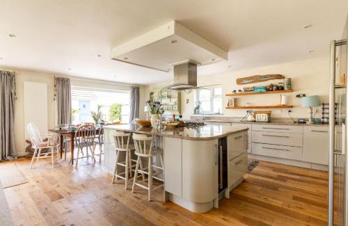 East Wittering House | 5 Bedroom Family Friendly Beach House - a skip to the water!