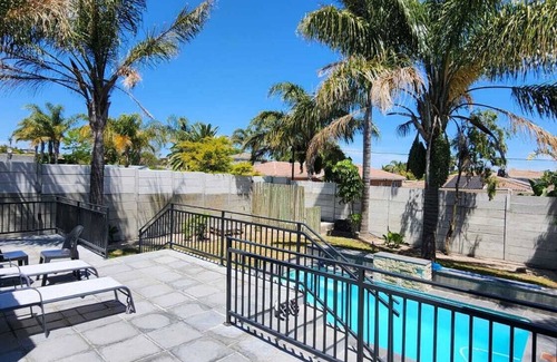 Trawal House | 5-bedroom Home in Cape Town near Haazendal Wine Estate