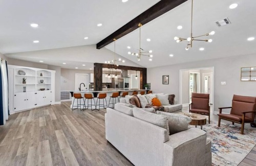 Lake Charles House | 5 Bedroom Home In Lake Charles
