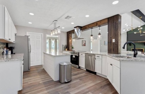 Lake Charles House | 5 Bedroom Home In Lake Charles