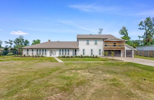Lake Charles House | 5 Bedroom Home In Lake Charles