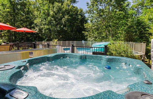 Dover House | 5 Bedroom Home Pool & Hot Tub