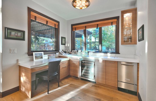 South Snyderville Basin House | 5 bedroom home with a fenced in back yard, 6 min from Canyons Village.