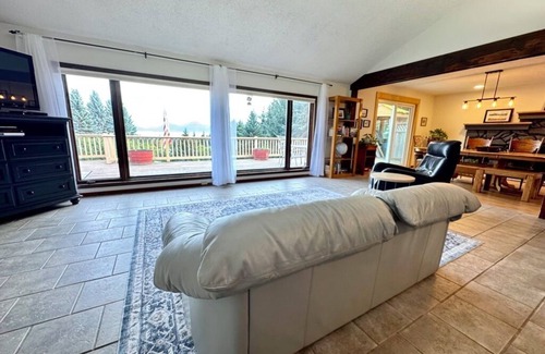 Homer House | 5-bedroom Homer Adventure Retreat