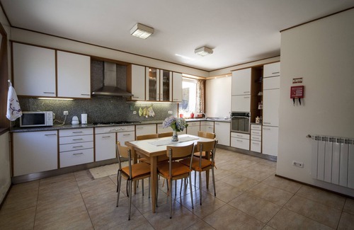 Areosa House | 5-bedroom house close to beaches and city amenities.